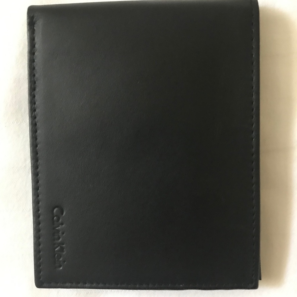 Calvin Klein leather wallet - Picture 2 of 4